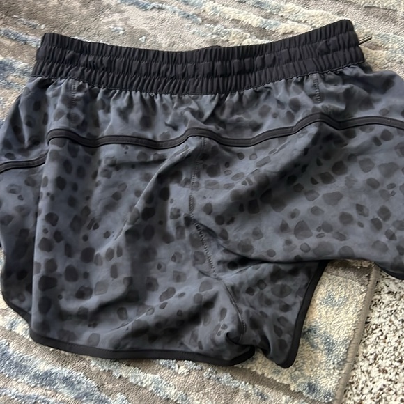 Stori Shorts - Picture 2 of 3